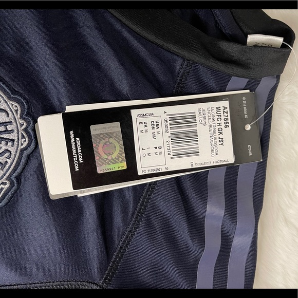 Adidas Manchester United jersey - Picture 2 of 5